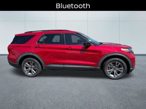 Used 2022 Ford Explorer XLT w/ Equipment Group 202A AWD/4WD image 2