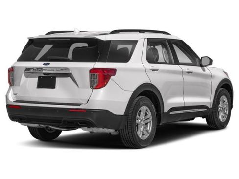 Used 2024 Ford Explorer XLT w/ Equipment Group 202A AWD/4WD image 2