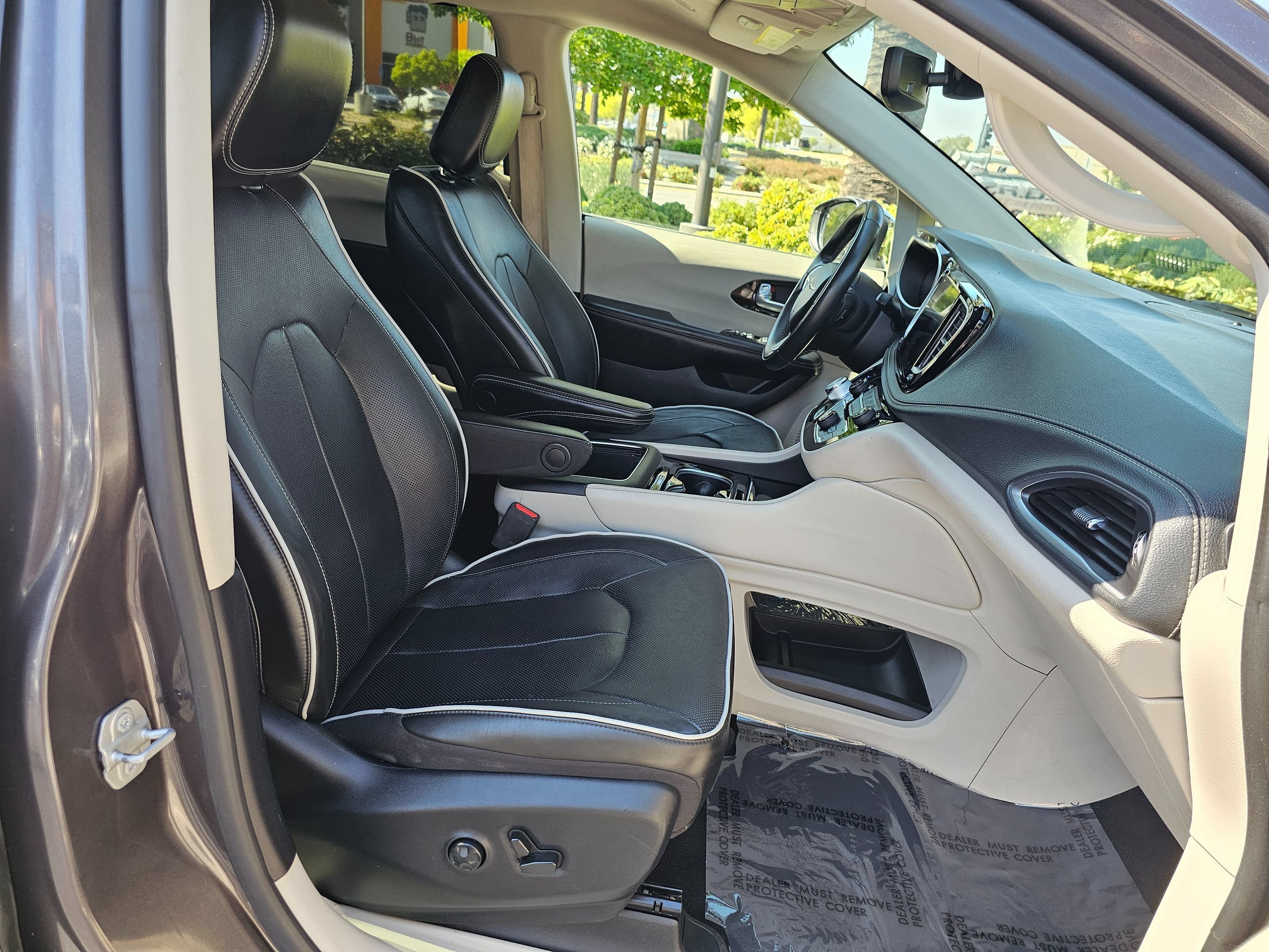Used 2022 Chrysler Pacifica Limited FWD image 33