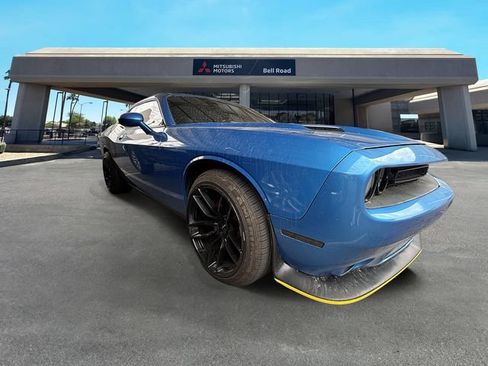 Used 2016 Dodge Challenger R/T w/ Driver Convenience Group RWD image 4
