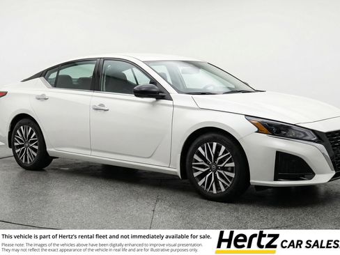 Used 2025 Nissan Altima 2.5 SV FWD image 1