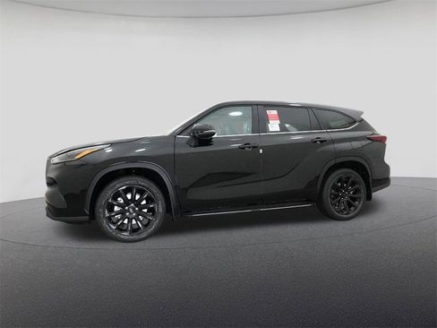 New 2026 Toyota Highlander XLE image 18