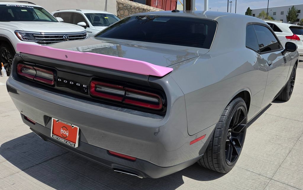Used 2018 Dodge Challenger SXT RWD image 9