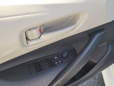 Used 2025 Toyota Corolla LE image 17