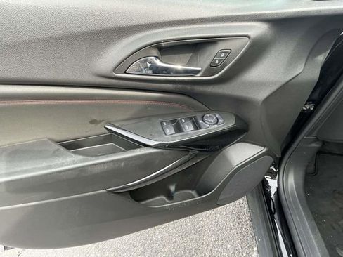 Certified 2025 Chevrolet Trax RS w/ Sunroof Package image 16