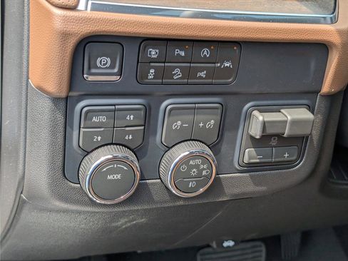 New 2026 Chevrolet Suburban High Country AWD/4WD image 23