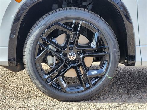 New 2026 Volkswagen Tiguan SE R-Line image 10