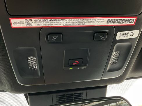 Used 2025 Toyota Camry SE image 29