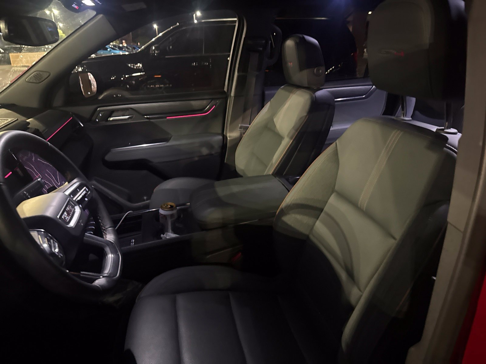 Used 2025 GMC Acadia AT4 w/ Luxury Package AWD/4WD image 7