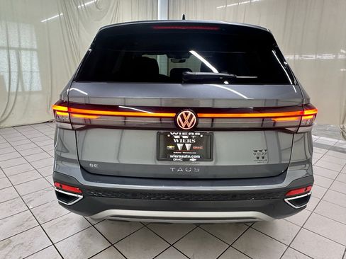 Used 2025 Volkswagen Taos SE FWD image 6