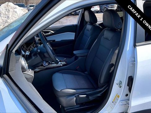 Used 2025 Chevrolet Trax LT w/ LT Convenience Package image 20