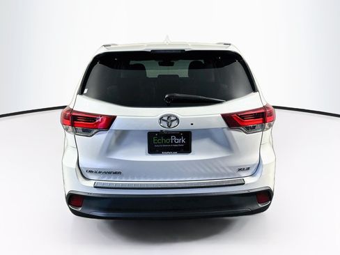 Used 2019 Toyota Highlander XLE FWD image 7
