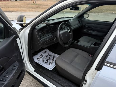 Used 2011 Ford Crown Victoria Police Interceptor w/ Radio Suppression Pkg image 9