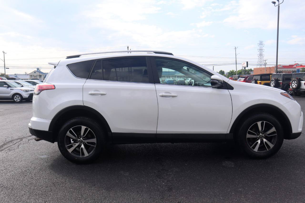 Used 2017 Toyota RAV4 XLE AWD/4WD image 9