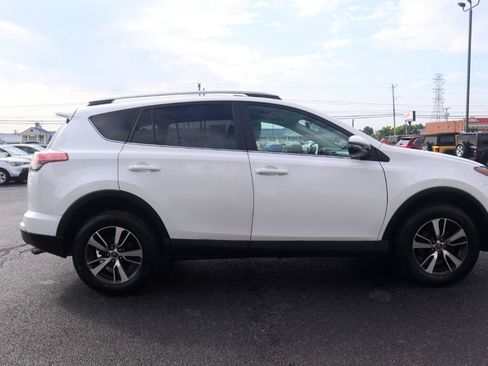 Used 2017 Toyota RAV4 XLE AWD/4WD image 9