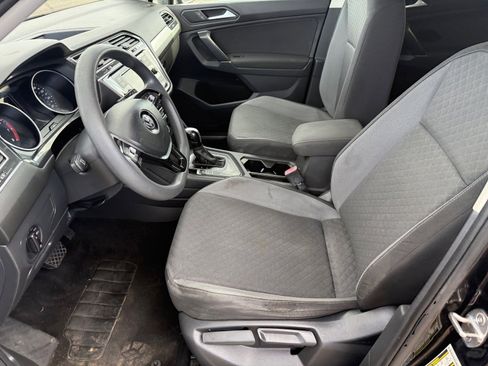 Used 2020 Volkswagen Tiguan S image 19