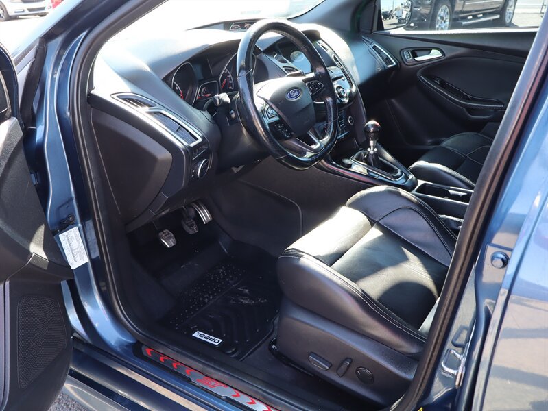 Used 2018 Ford Focus ST w/ Equipment Group 402A FWD image 25