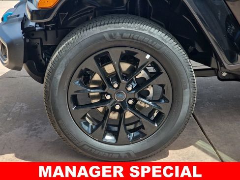 Used 2024 Jeep Wrangler Unlimited Sahara AWD/4WD image 35