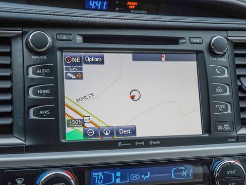 Used 2019 Toyota Highlander XLE image 18