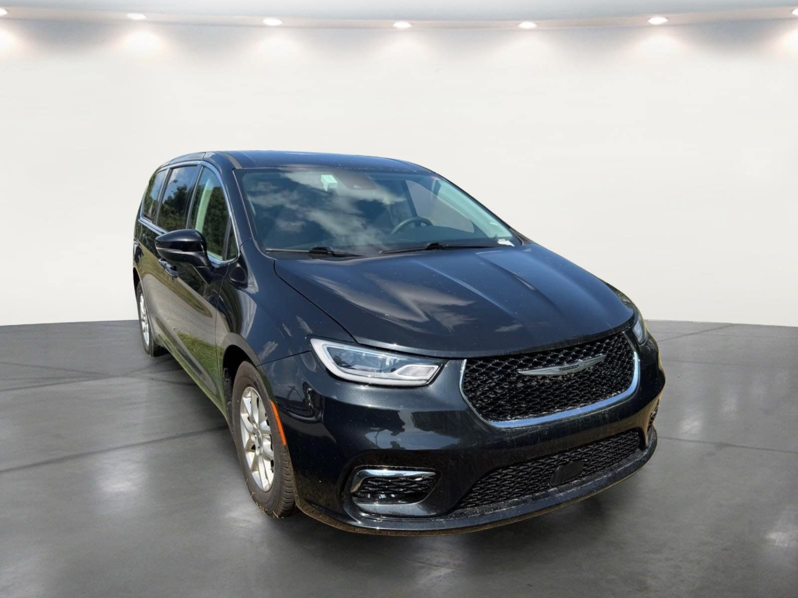 Used 2023 Chrysler Pacifica Touring-L FWD image 8