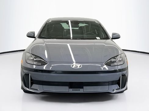 Used 2024 Hyundai Ioniq 6 SE RWD image 2