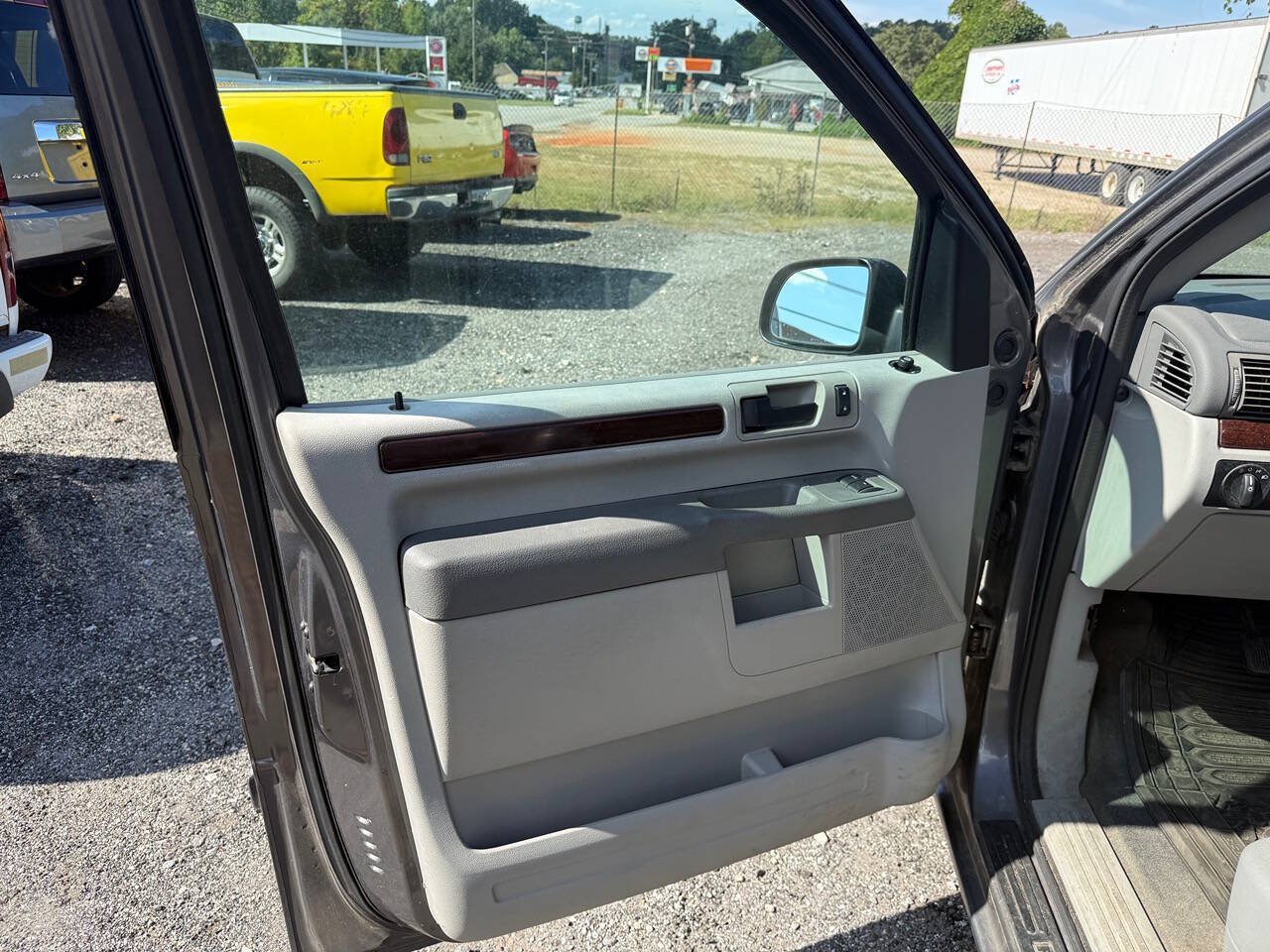 Used 2006 Ford Freestar SEL FWD image 15