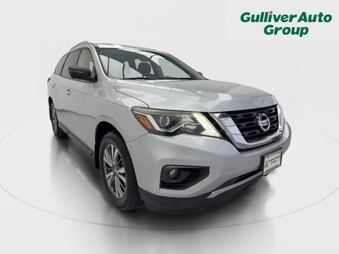 Used 2018 Nissan Pathfinder SV image 13