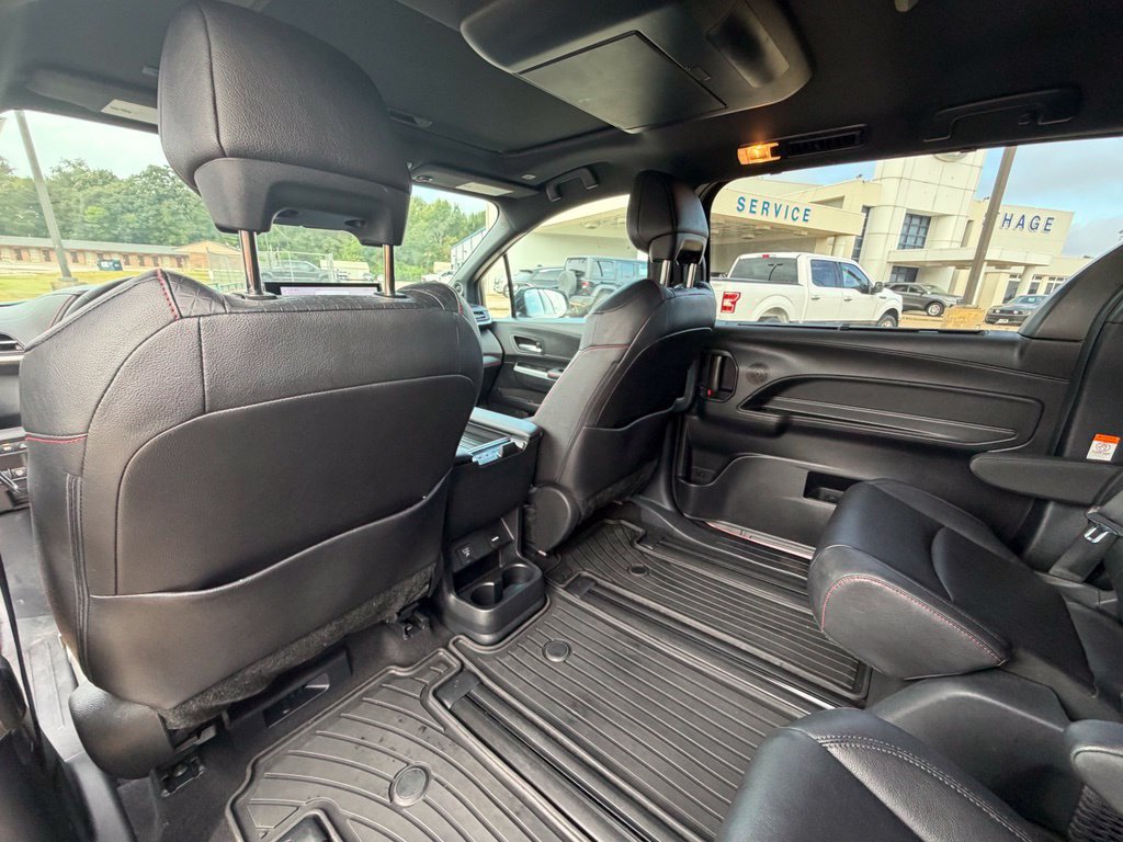 Used 2025 Toyota Sienna XSE w/ XSE Plus Package FWD image 22