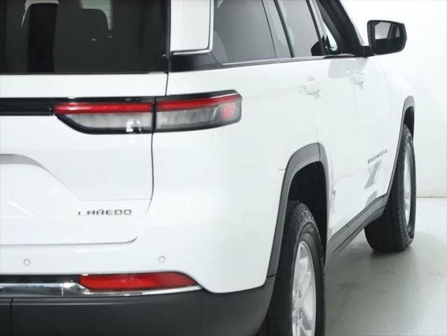 Used 2023 Jeep Grand Cherokee Laredo AWD/4WD image 46
