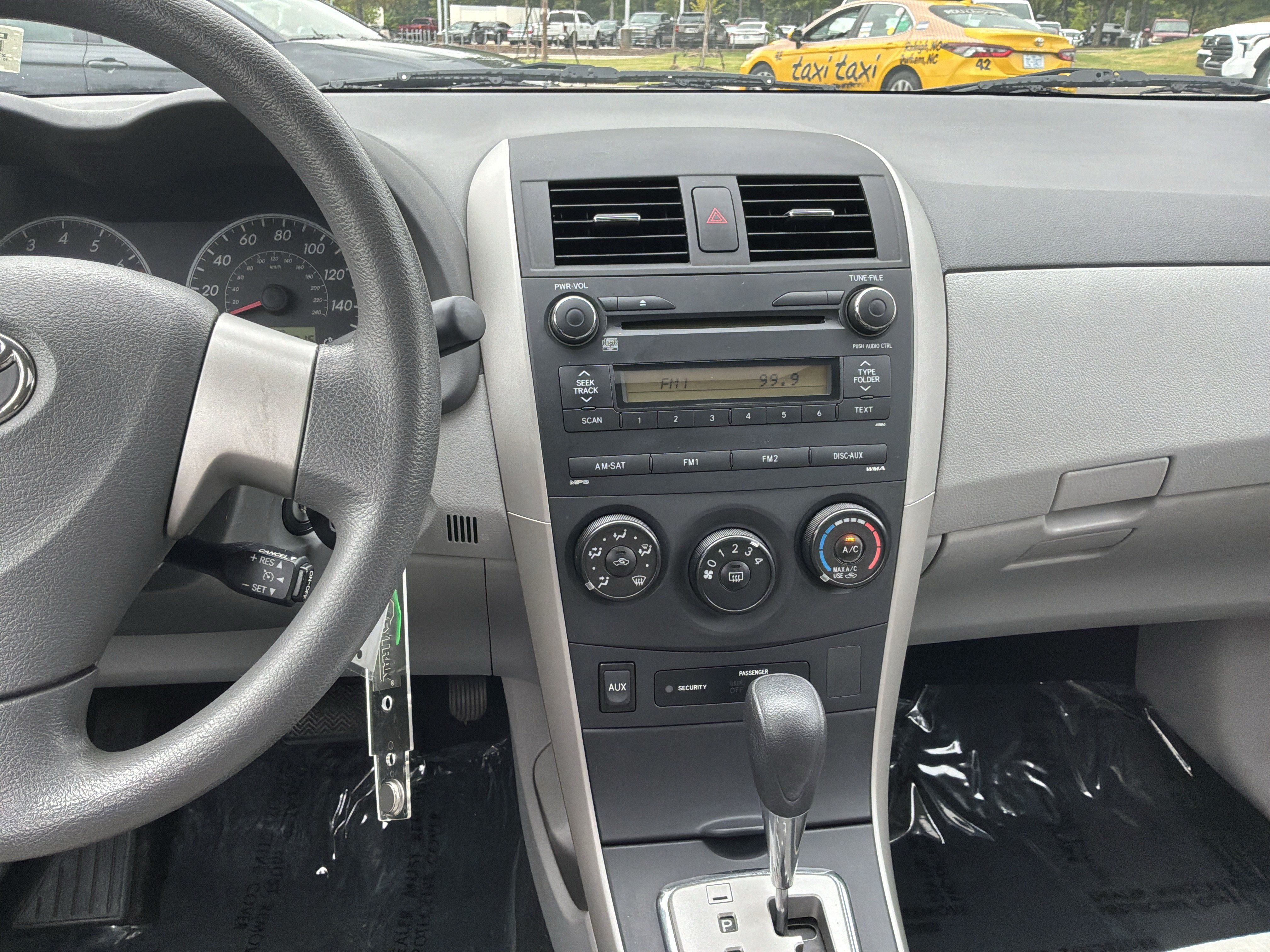 Used 2010 Toyota Corolla LE w/ All Weather Guard Pkg FWD image 29