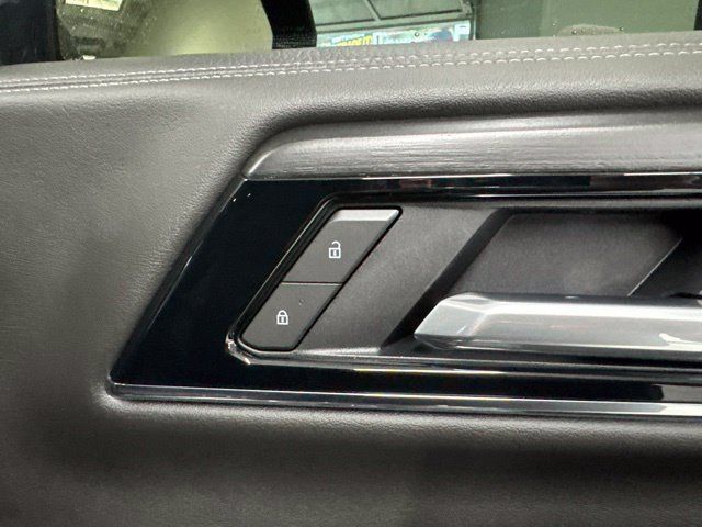 Used 2025 GMC Yukon XL Denali w/ Denali Reserve Package AWD/4WD image 34