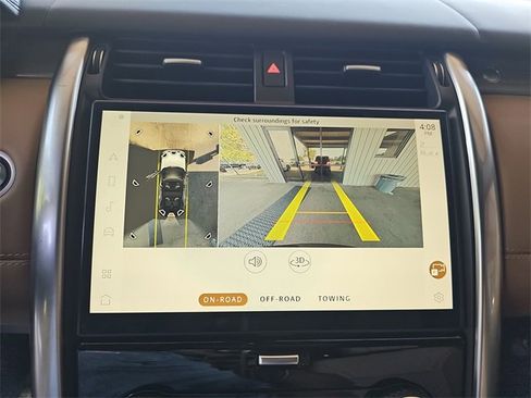 Used 2024 Land Rover Discovery Metropolitan Edition image 26