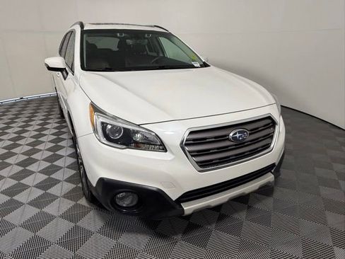 Used 2017 Subaru Outback 2.5i Touring AWD/4WD image 8