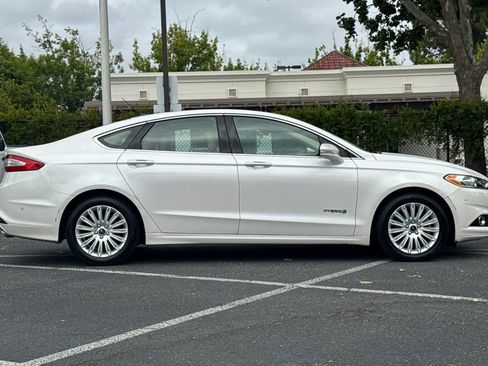 Used 2013 Ford Fusion SE FWD image 3