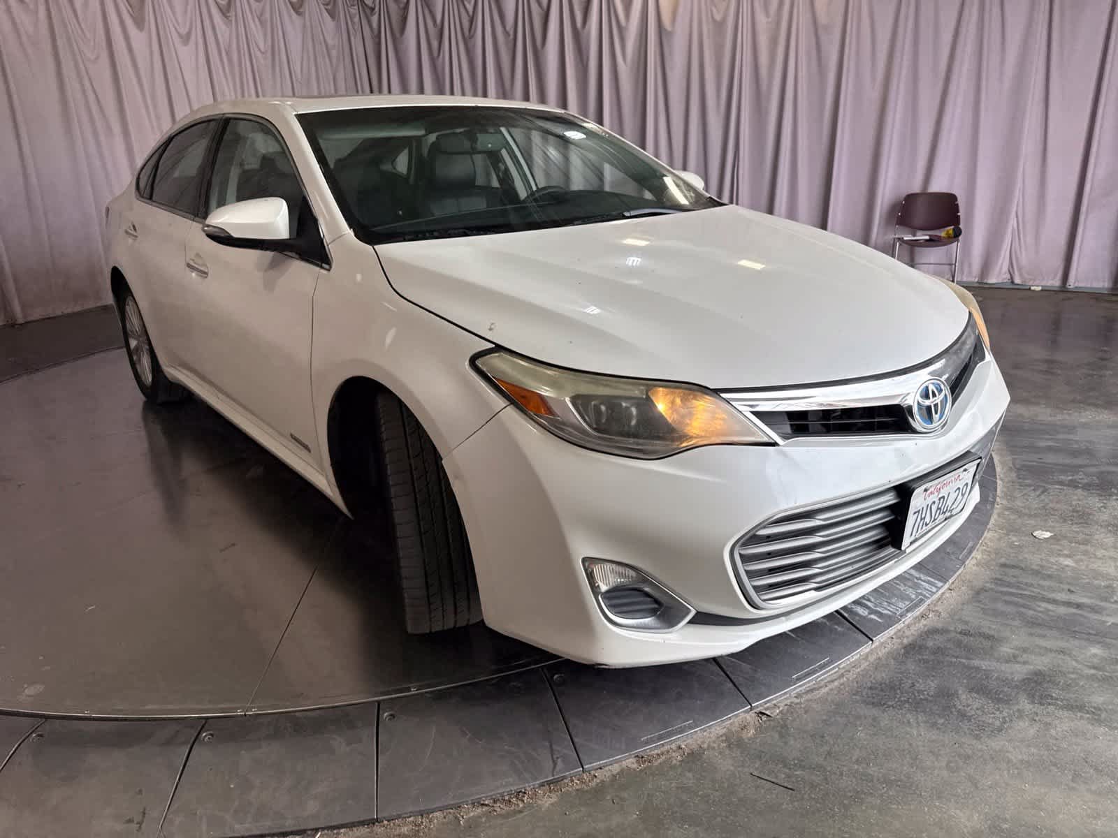 Used 2014 Toyota Avalon XLE Premium FWD image 3