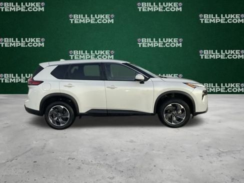 Used 2024 Nissan Rogue SV image 4