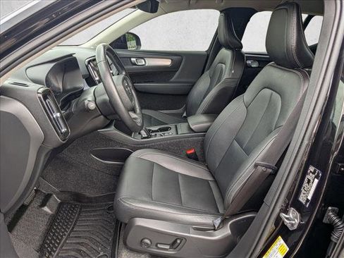 Used 2021 Volvo XC40 T5 Momentum image 15