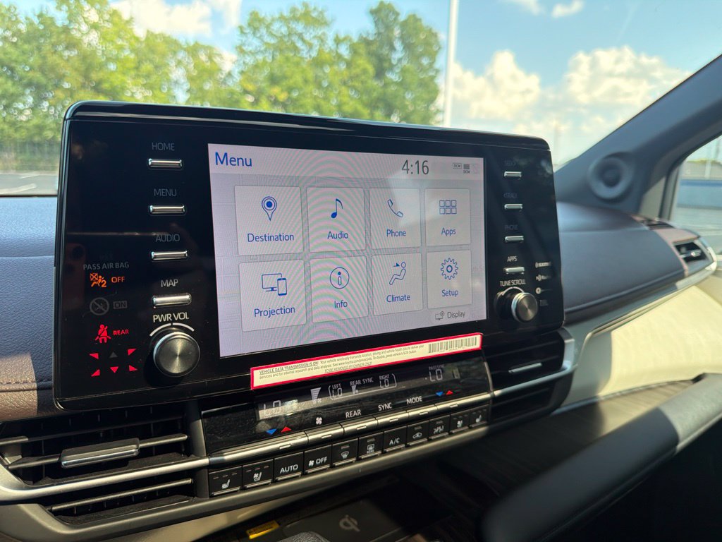 Used 2024 Toyota Sienna Platinum FWD image 32