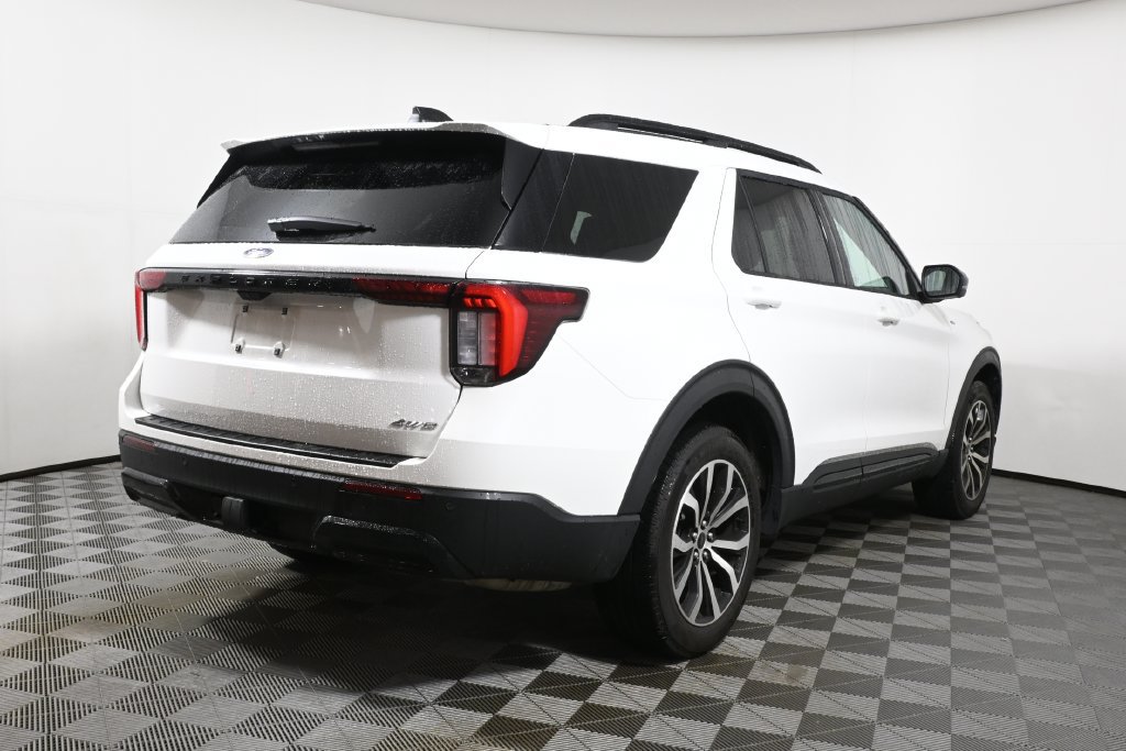 Used 2025 Ford Explorer ST-Line AWD/4WD image 11