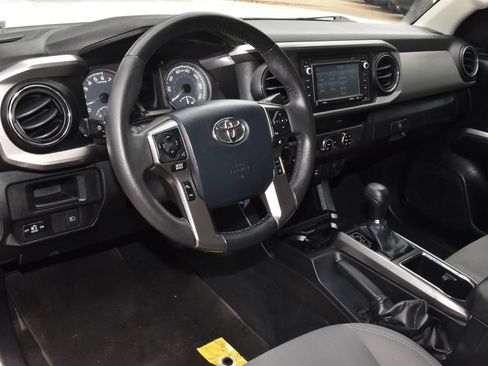 Used 2018 Toyota Tacoma SR5 AWD/4WD image 31