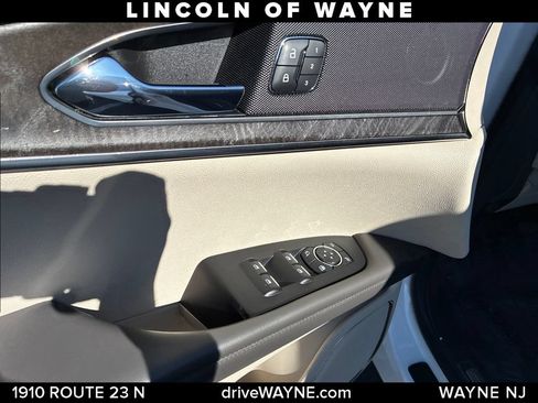 Certified 2019 Lincoln Nautilus Select FWD image 14