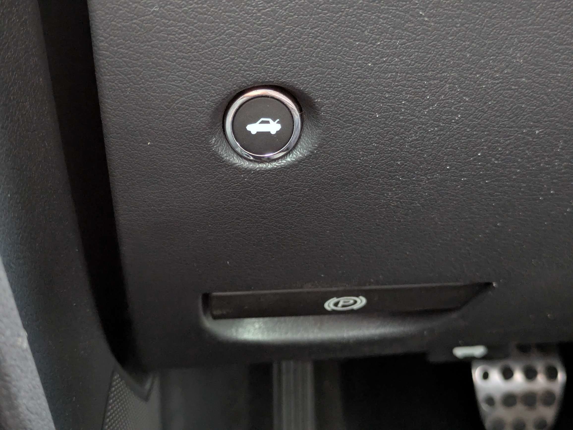 Used 2013 Dodge Challenger R/T RWD image 12