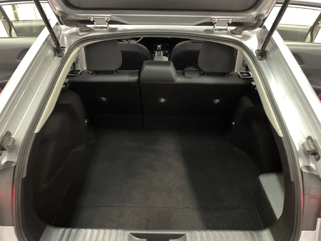 Used 2025 Toyota Prius LE FWD image 37