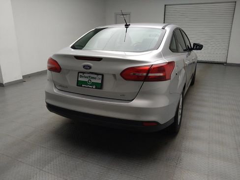 Used 2016 Ford Focus SE w/ SE Cold Weather Package FWD image 7