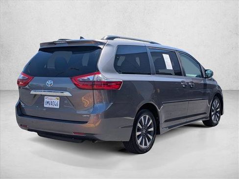 Used 2020 Toyota Sienna Limited w/ Carpet Mat Package FWD image 5