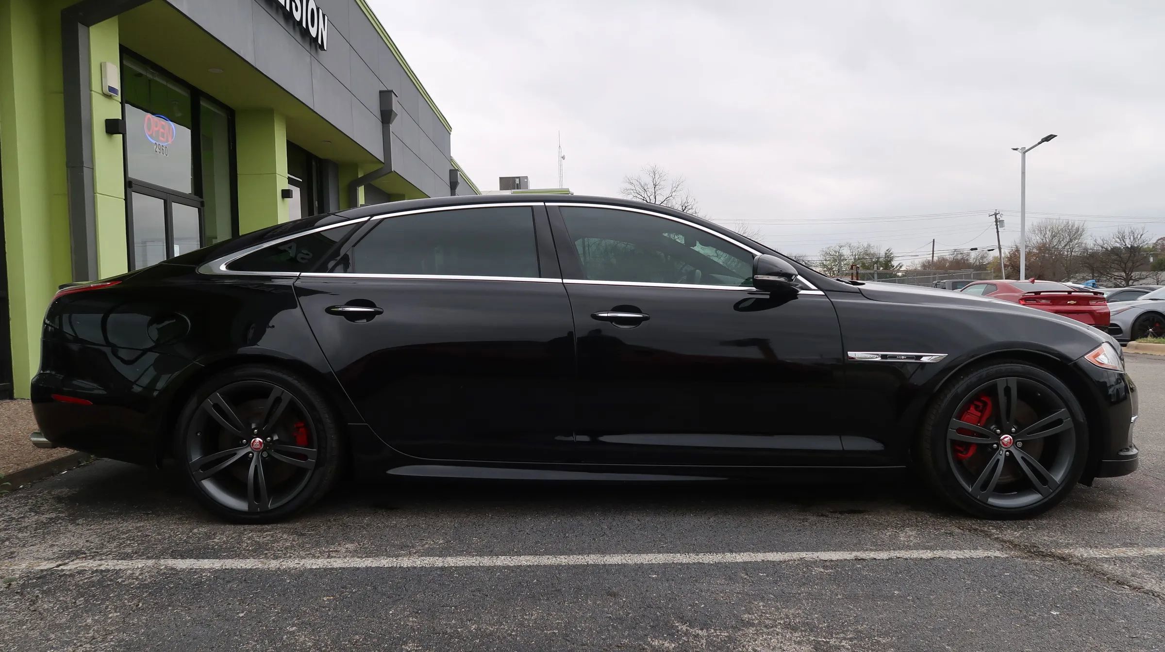 Used 2014 Jaguar XJ R LWB RWD image 6