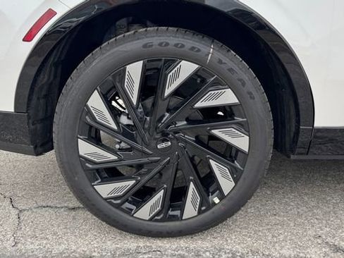 Used 2026 Lincoln Nautilus Reserve image 12