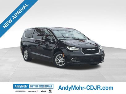 Used 2024 Chrysler Pacifica Touring-L