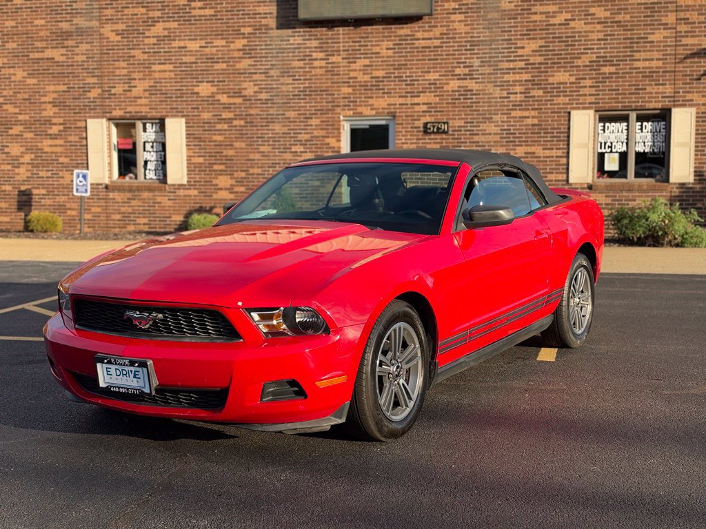 Used 2010 Ford Mustang Convertible RWD image 1