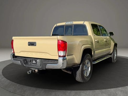 Used 2017 Toyota Tacoma SR5 RWD image 6